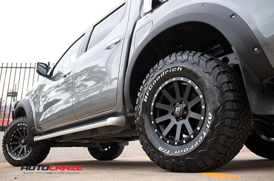 NISSAN NAVARA HEIST SATIN BLACK